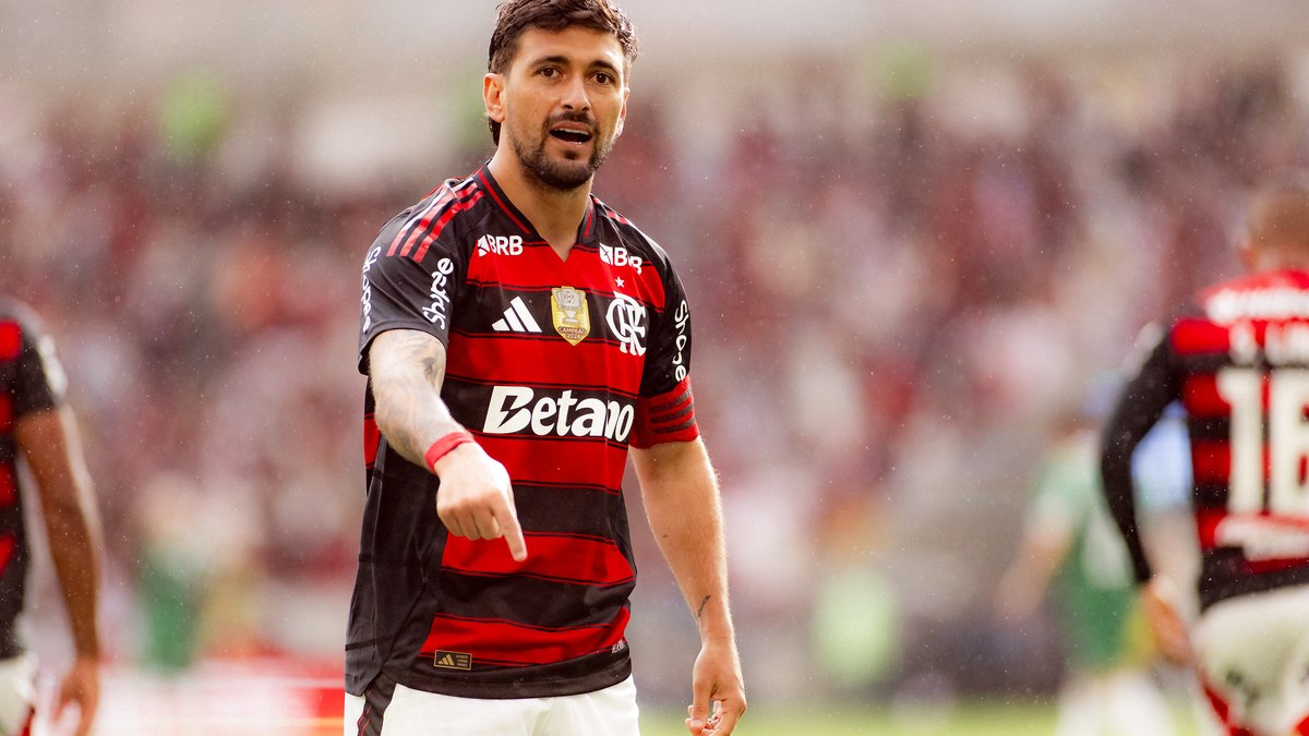 Arrascaeta Brilha no Maracanã e Alcança Marca Histórica em Vitória Rubro-Negra