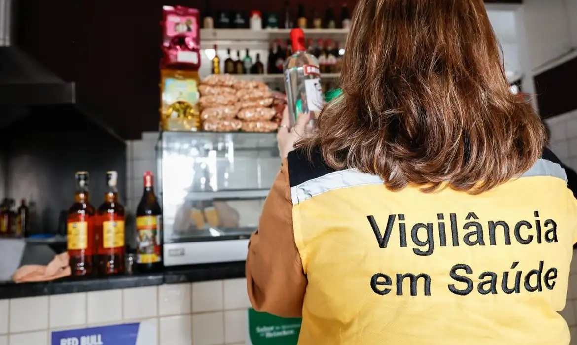 Alerta Sanitário: Brasil Investiga Surto de Intoxicação por Metanol com Centenas de Casos Suspeitos