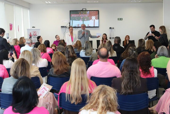 Assembleia Legislativa do Paraná Amplifica a Conscientização sobre o Câncer de Mama em Evento do Outubro Rosa