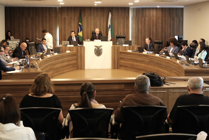 Outubro Rosa e Doação de Imóveis: CCJ da Assembleia Legislativa do Paraná Avança em Projetos Importantes