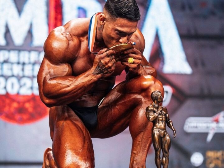 Apoteose em São Paulo: Ramon Dino, Campeão do Mr. Olympia, Desfila em Carro Aberto Após Recepção Triunfal