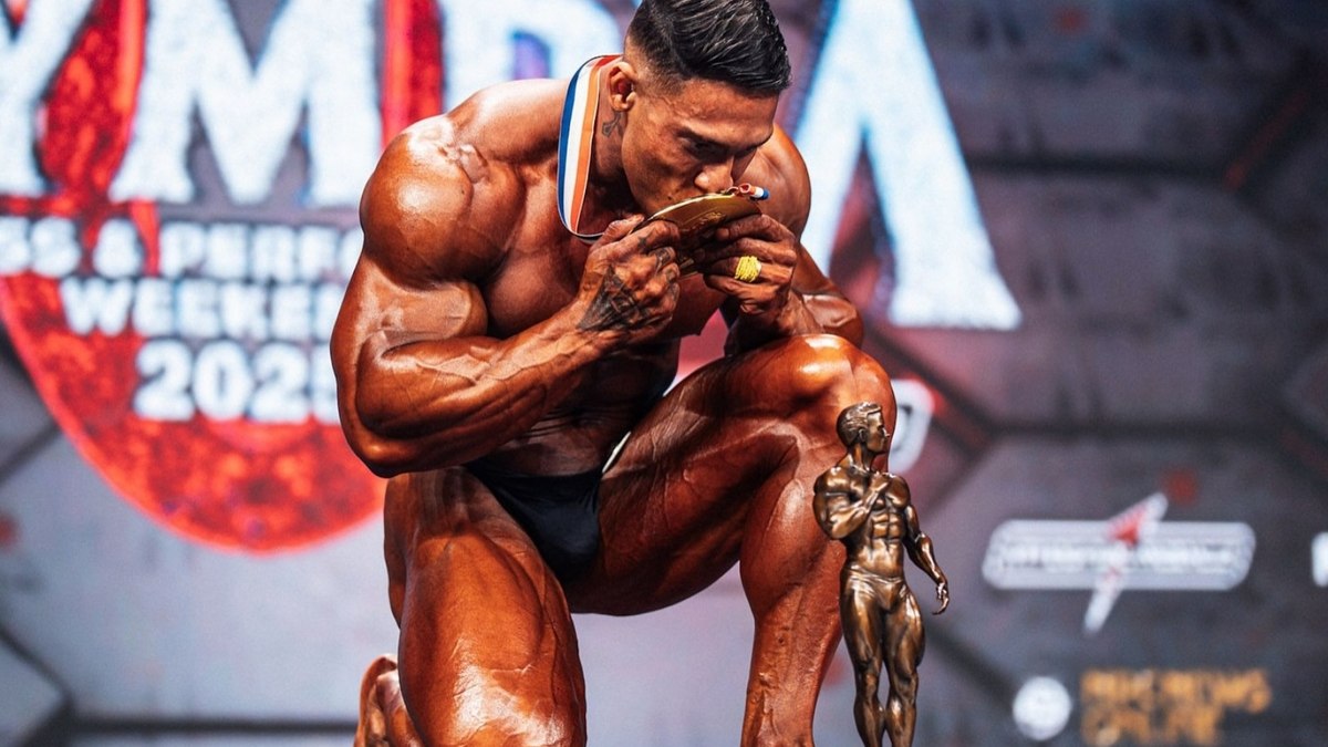 Apoteose em São Paulo: Ramon Dino, Campeão do Mr. Olympia, Desfila em Carro Aberto Após Recepção Triunfal