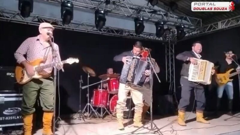 Vento Aragano Agita a Quadra da Água Quente em Baile Imperdível Nesta Noite