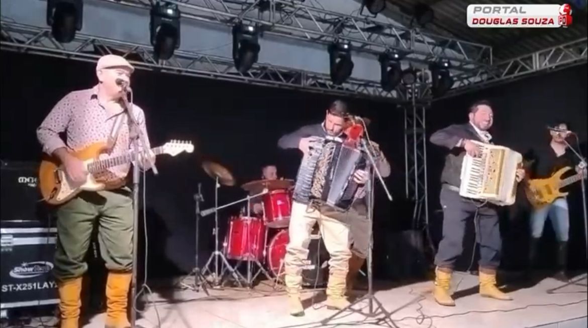 Vento Aragano Agita a Quadra da Água Quente em Baile Imperdível Nesta Noite