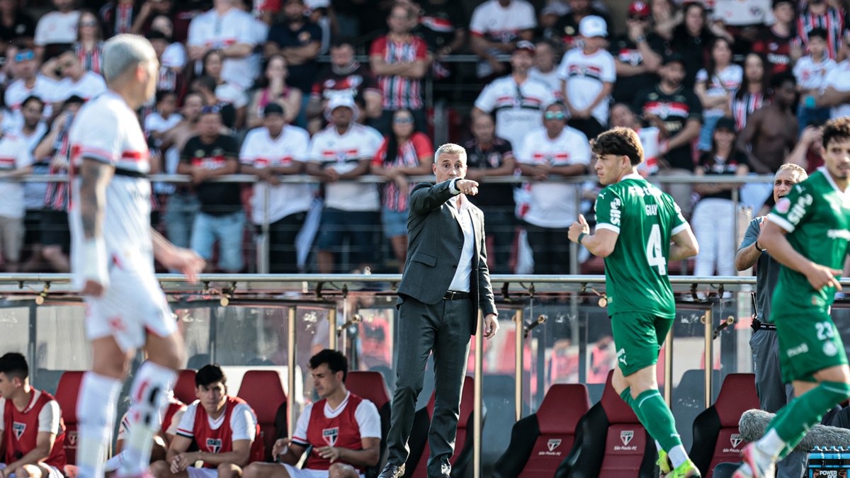 Crespo explode após derrota do São Paulo: ‘Pênalti escandaloso, nunca vi nada igual!’