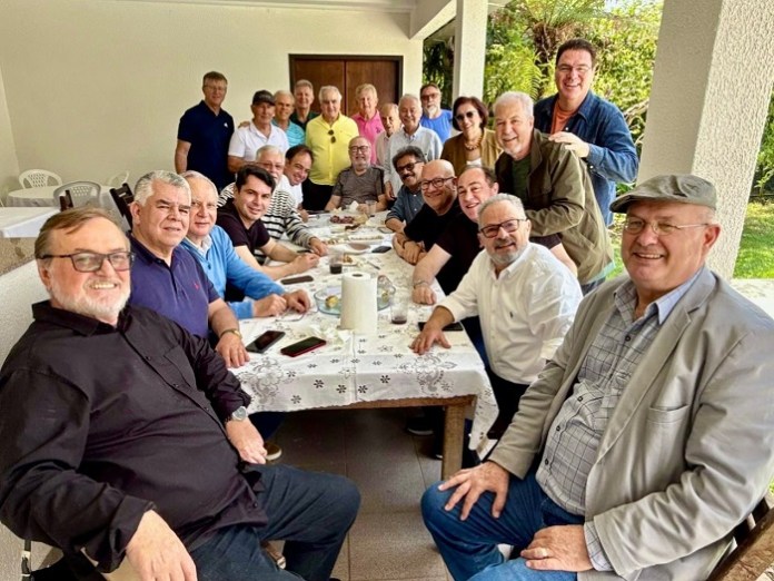 Confraria de ex-vereadores articula nome ao governo
