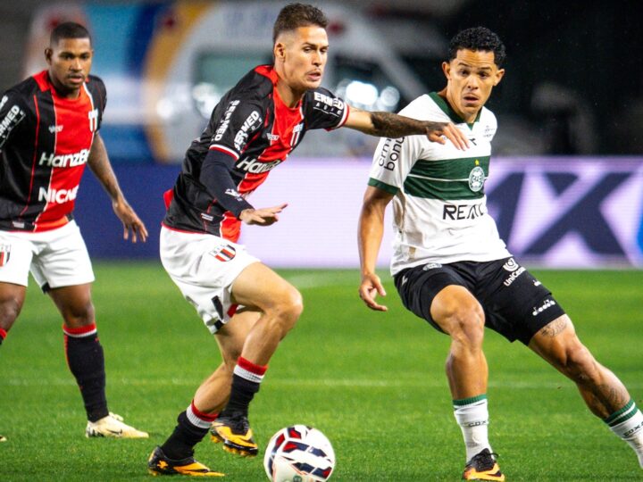 Coritiba Brilha no Couto Pereira: Ataque Afiado Garante Liderança na Série B