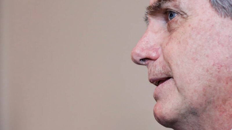 Projeção indica que Bolsonaro pode ter 44 senadores em 2027