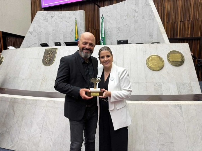 Câmara de Maringá recebe prêmio da Alep