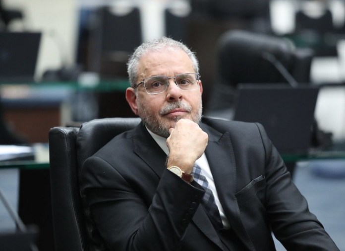 Ricardo Arruda se diz perseguido pela esquerda