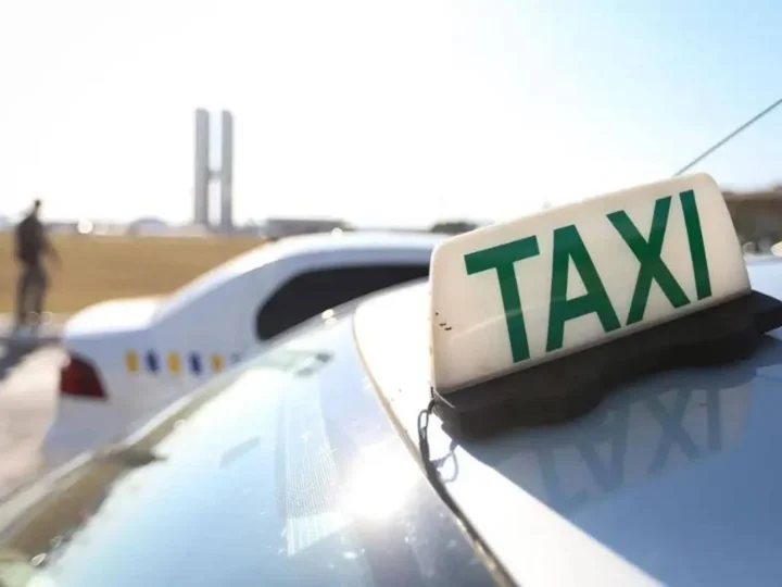 Câmara aprova isenção de taxa para taxistas