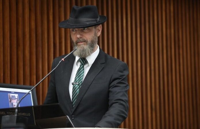 Acusado de estupro e líder de facção foi comissionado na liderança de oposição da Alep