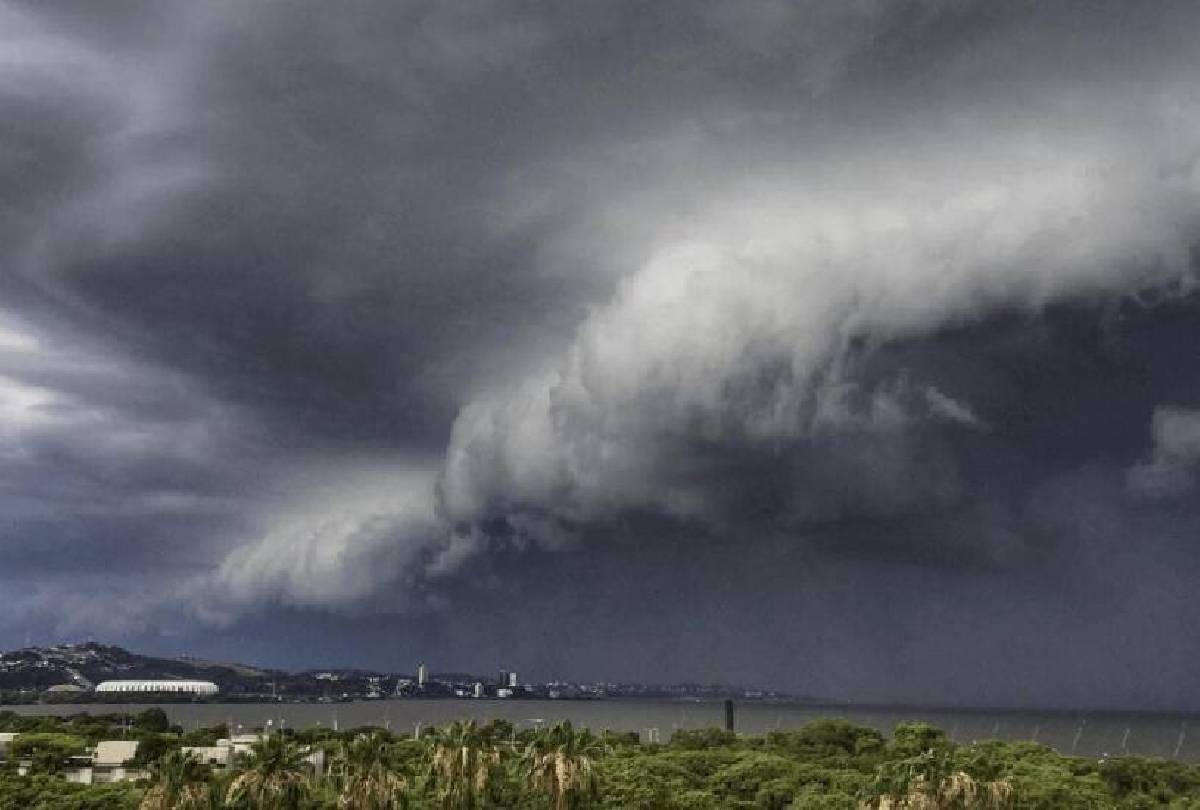Tempestade Imminente: Alerta Laranja Atinge Mais de 200 Cidades no Paraná