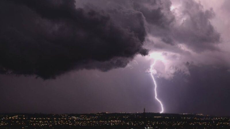 Paraná em Alerta: Inmet Adverte para Tempestades e Possível Queda de Granizo Neste Sábado