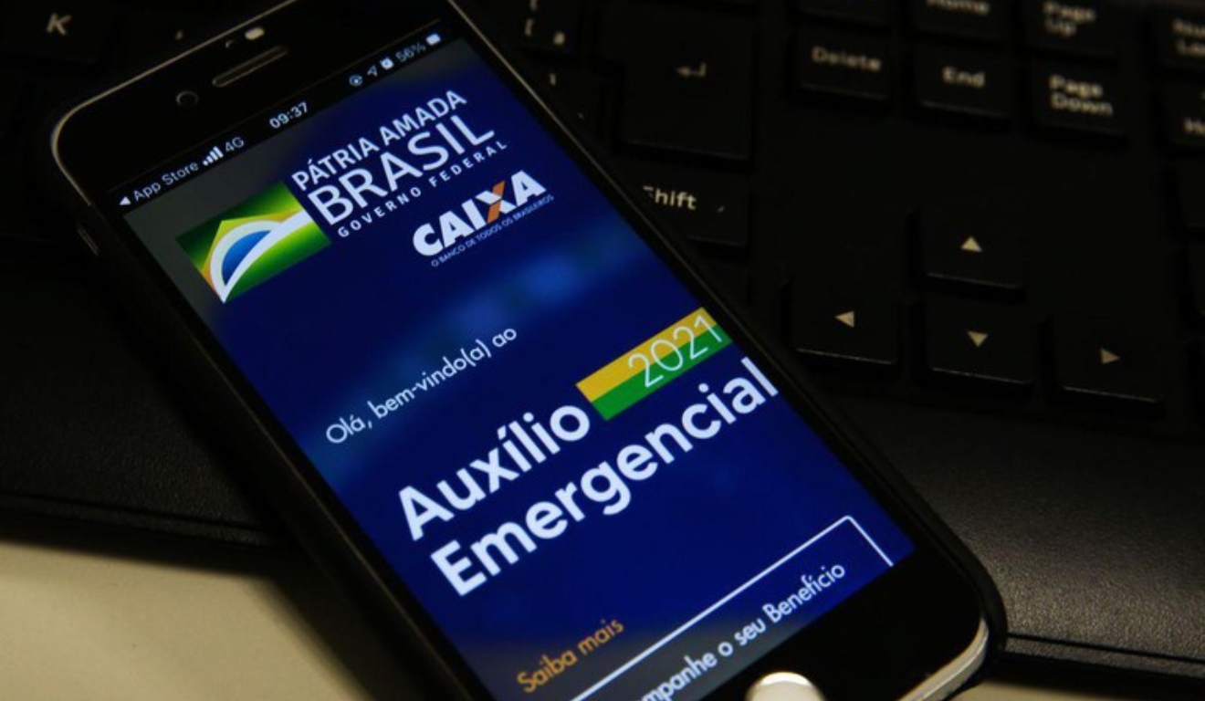 Auxílio Emergencial: Quase 200 Mil Famílias Notificadas e o Impacto da Dívida na Economia