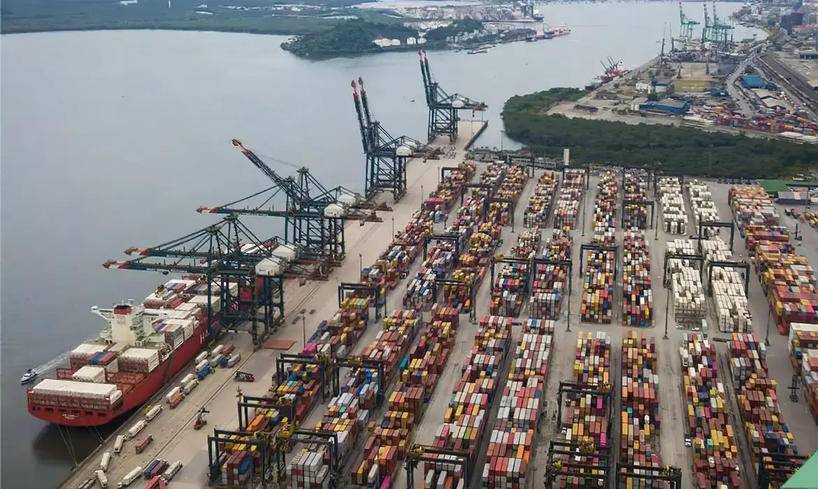 BNDES Desbloqueia R$ 1,6 Bilhão em Resposta às Tarifas Americanas Sobre Produtos Brasileiros