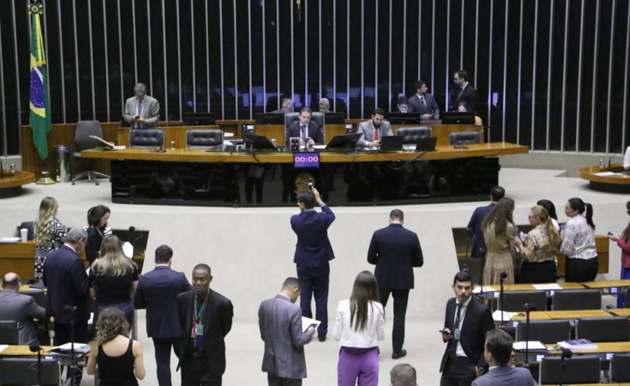 Câmara aprova uso de R$ 30 bilhões do Fundo Social para refinanciar dívidas de produtores rurais