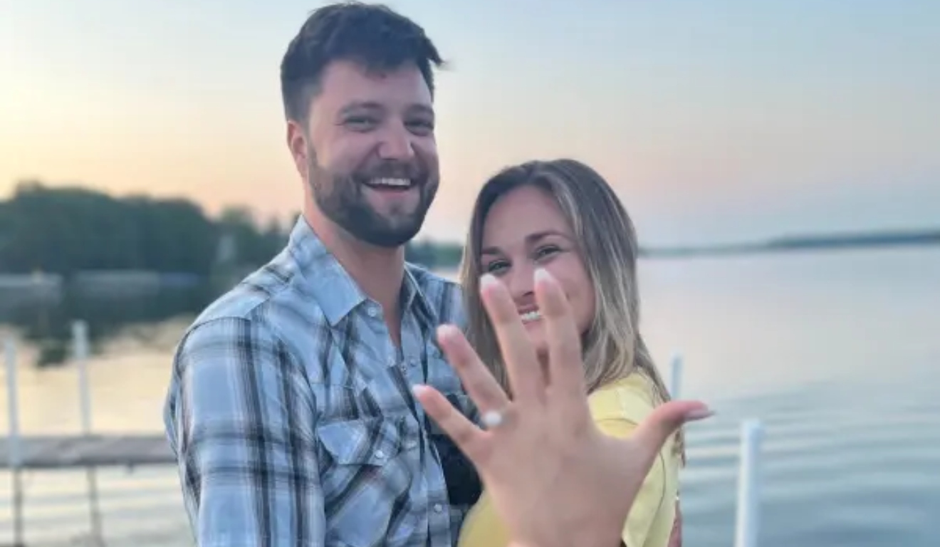 Tragédia em Illinois: Casal Encontrado Morto em Carro às Vésperas do Primeiro Aniversário de Casamento