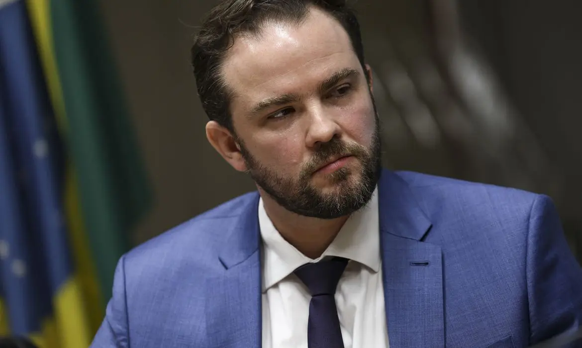 Governo Busca Compensação no Congresso: Projetos de Lei Miram Receita Equivalente à MP do IOF