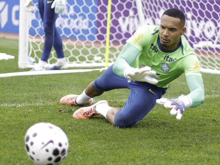 Do Banco do Nottingham à Seleção: John Celebra Convocação Inédita Após Corte de Alisson