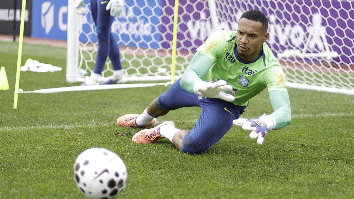 Do Banco do Nottingham à Seleção: John Celebra Convocação Inédita Após Corte de Alisson