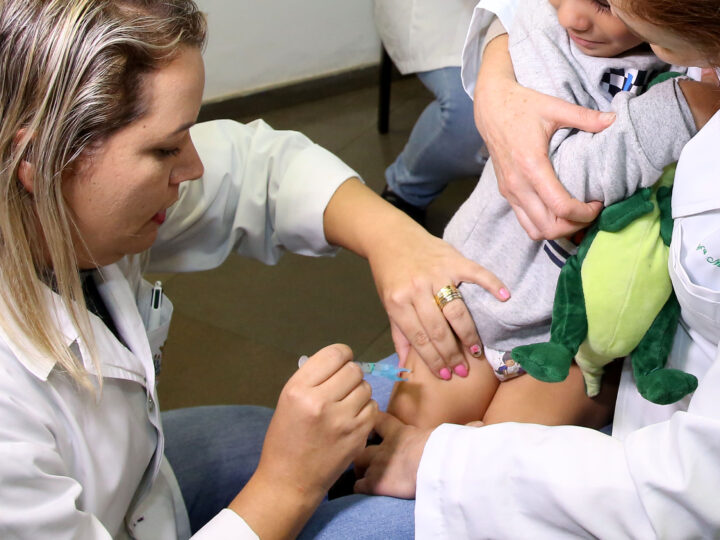 Paraná Amplia Proteção Infantil: 12 Mil Doses de Vacina Covid-19 Chegam para Bebês e Crianças