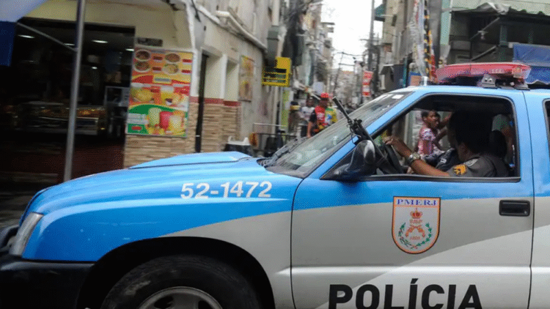 Claudio Castro veta ‘Gratificação Faroeste’ a policiais do Rio, medida que reacende polêmica sobre letalidade policial