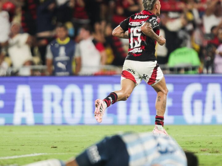 Carrascal brilha, Flamengo vence Racing pela Libertadores no Maracanã