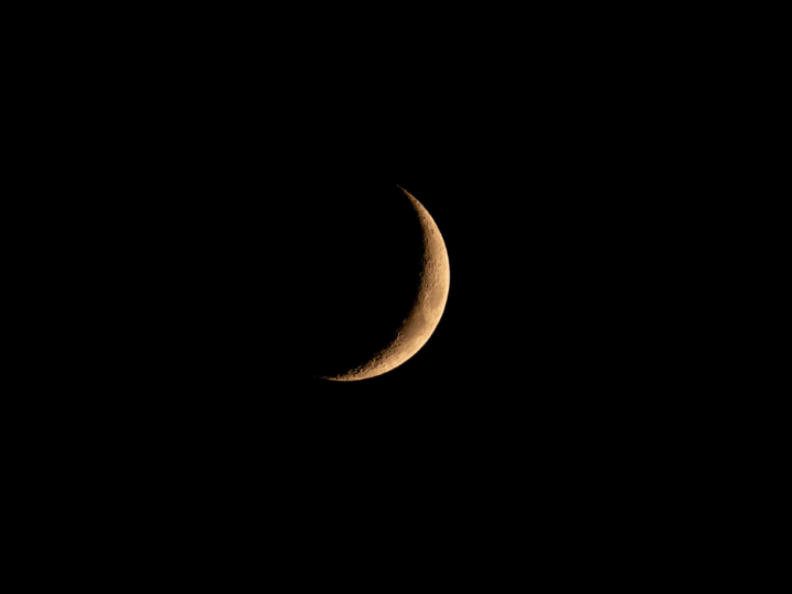 Lua Minguante Ilumina o Céu: Descubra os Segredos da Fase Lunar e Seu Impacto em Outubro