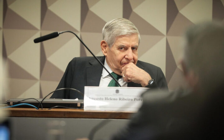 Defesa de Augusto Heleno pede absolvição ao STF e critica multa de R$ 126 mil