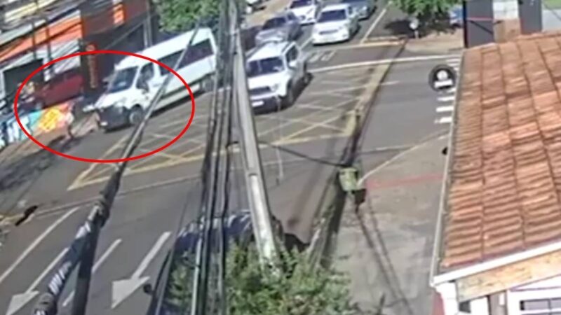 Idosa é Atropelada por Van em Londrina e Motorista Foge; Câmeras Registraram o Acidente