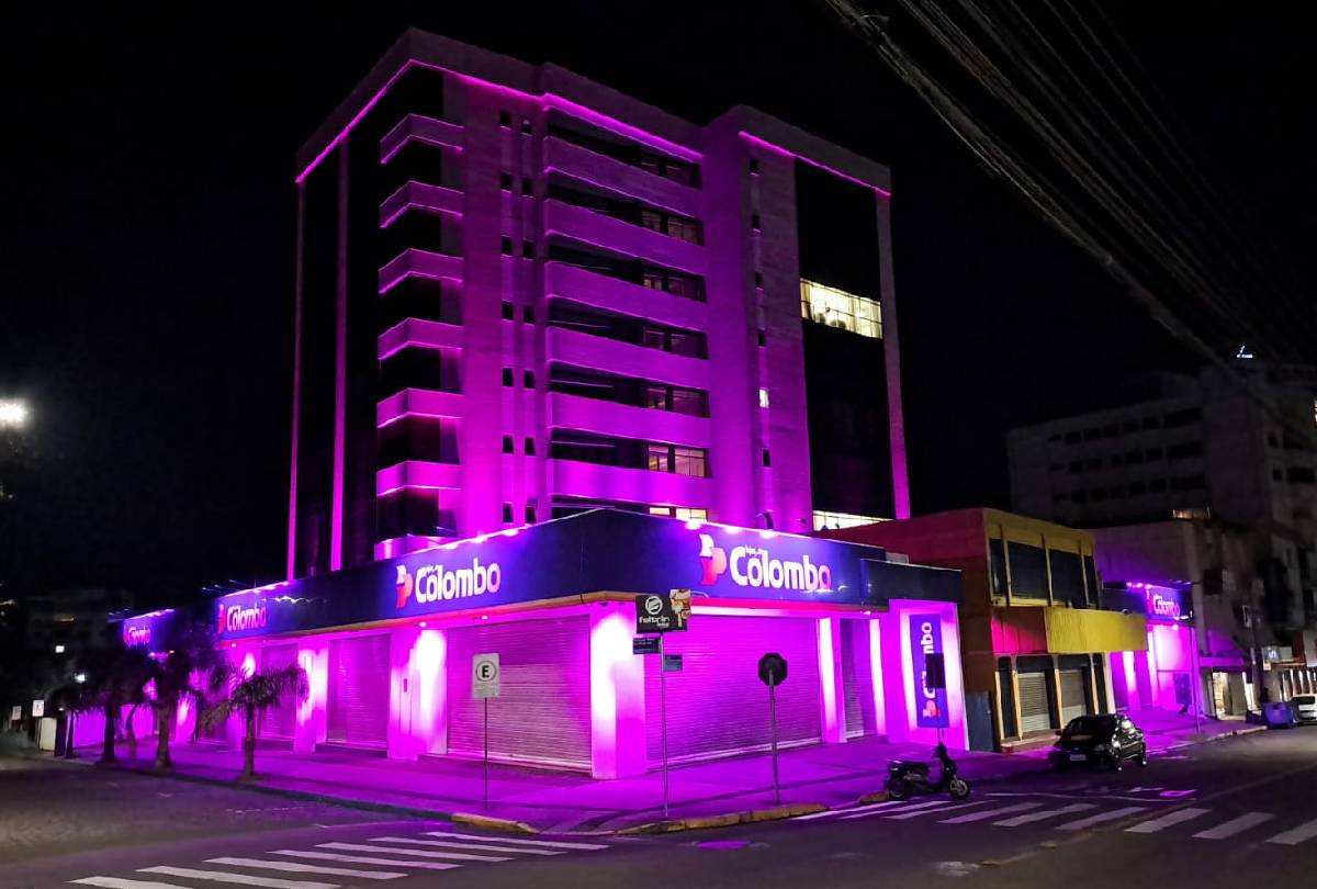 Lojas Colombo Ilumina o Outubro Rosa e Amplia Ações de Conscientização sobre o Câncer de Mama