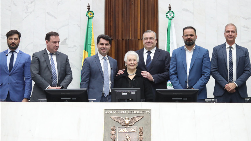 Professores do Paraná Homenageados em Sessão Solene na Assembleia Legislativa