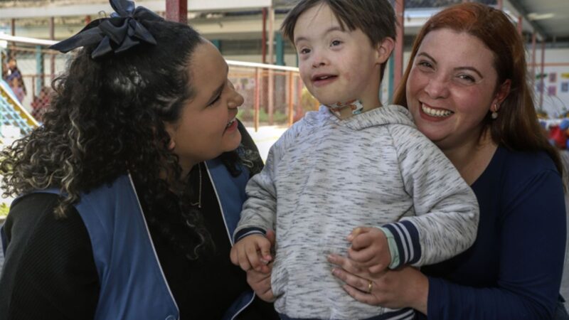 Heroísmo em Curitiba: Professora Salva Aluno com Síndrome de Down Usando Manobra de Heimlich