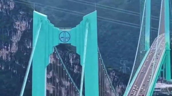 China Desafia Altitudes e Inaugura Ponte Suspensa Recorde, Reduzindo Viagem de Horas a Minutos