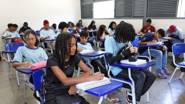 Alerta nas Escolas: Mensalidades Disparam e Ameaçam Orçamentos Familiares em 2026