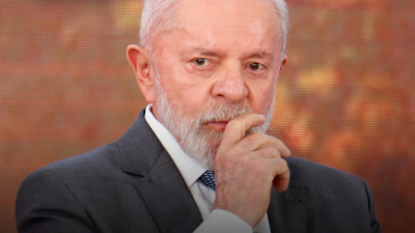 De Olho em 2026: Lula Articula Reforma Ministerial para Fortalecer Base Política