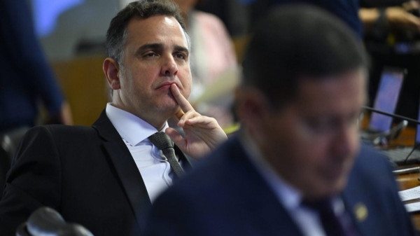 Disputa no STF: Aposentadoria de Barroso Acende Debate Político em Brasília