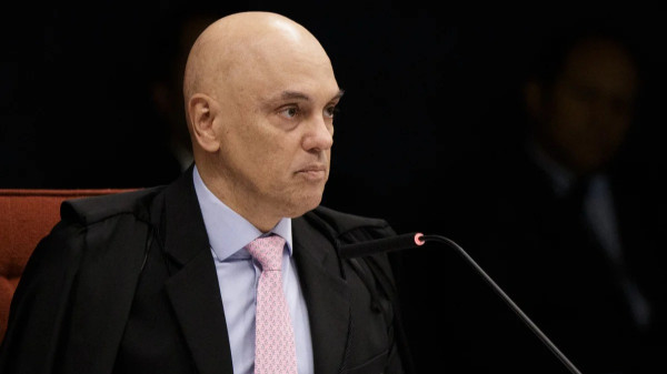 Moraes manda Seap-DF monitorar diariamente tornozeleiras de Mauro Cid e Anderson Torres