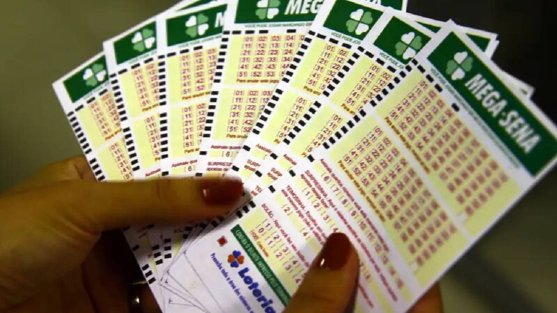 Mega-Sena acumula, mas apostas paranaenses faturam bolada na quina