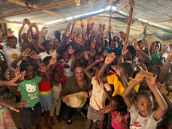Servidor da PCPR realiza ação social em Moçambique e contribui com projeto que atende mais de 160 crianças