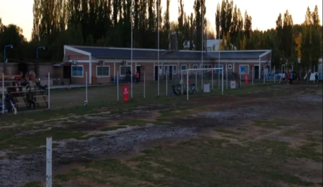 Tragédia no Futebol Argentino: Trave Cede e Tira a Vida de Menino de 11 Anos