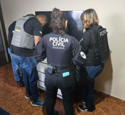 PCPR prende suspeito de estelionato amoroso e compartilhamento de pornografia infantojuvenil em Curitiba