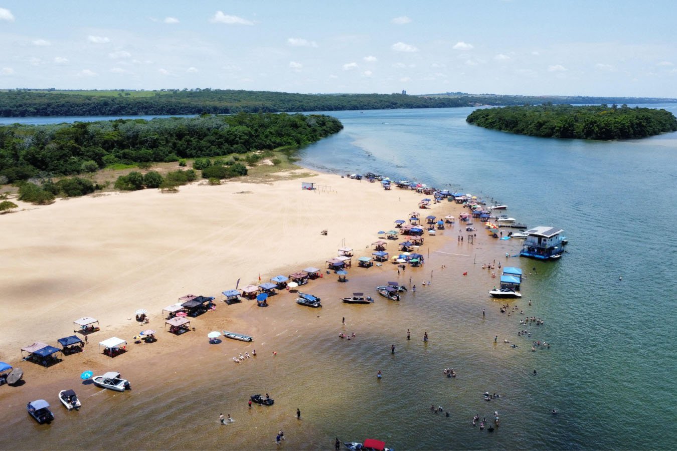 Cidade do Paraná sem mar tem mais barcos que carros