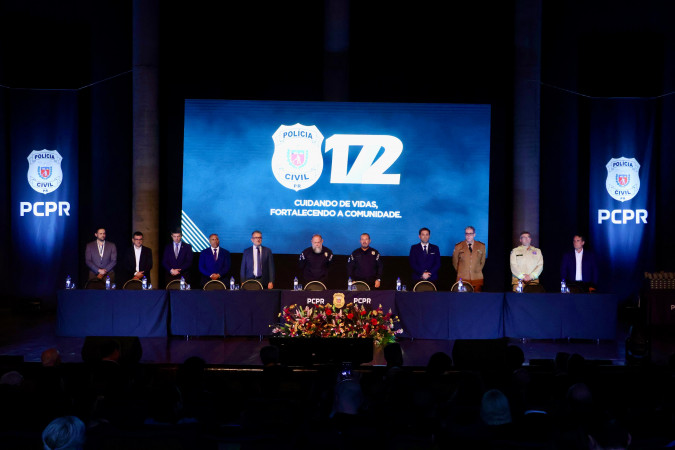PCPR celebra 172 anos com cerimônia de entrega de medalhas a policiais civis em Curitiba