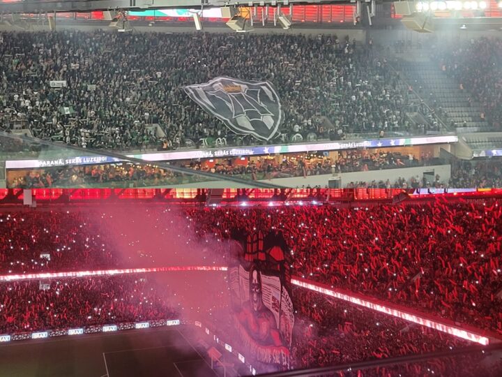 Série B Incandescente: Coritiba Dispara na Liderança, Athletico Despenca e a Luta Contra o Rebaixamento Atinge Novos Patamares
