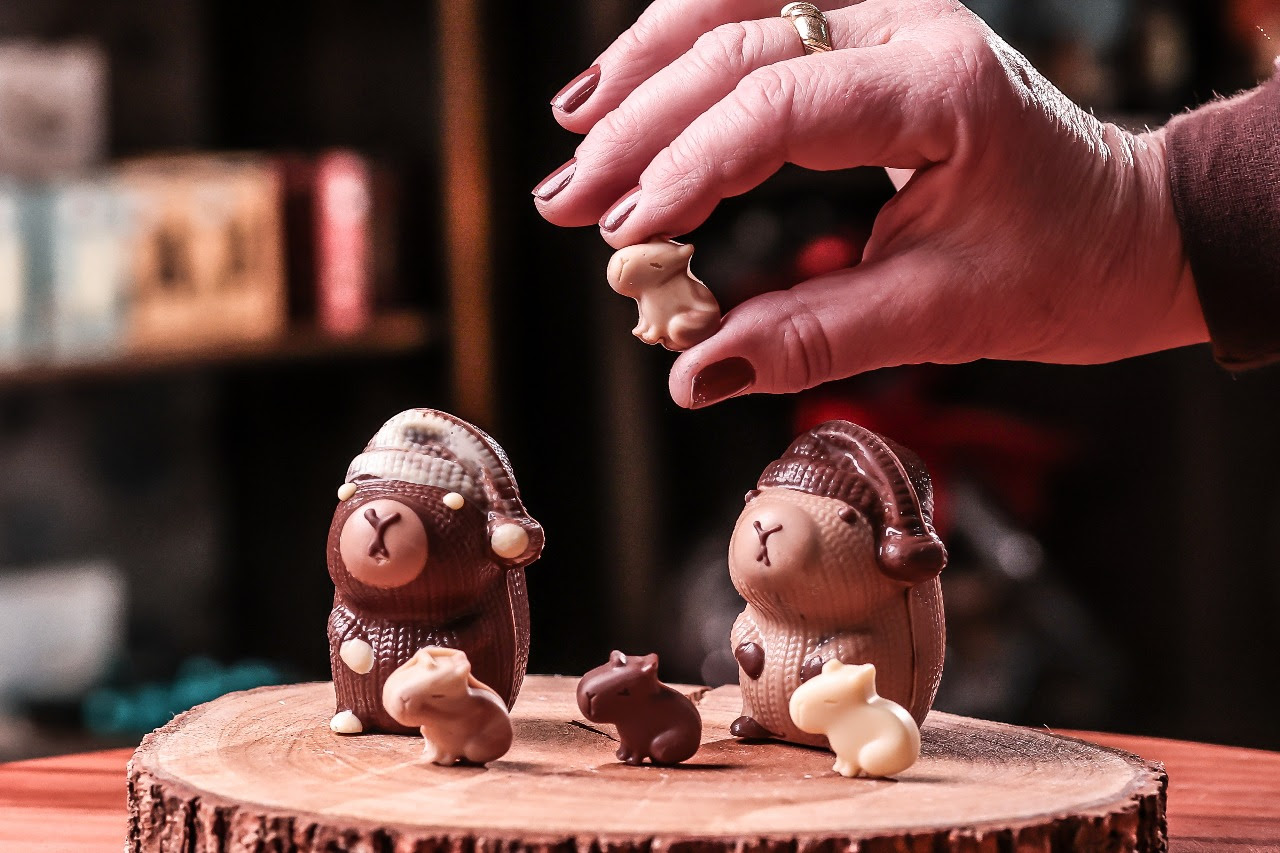Doce Invasão Curitibana: Capivaras de Chocolate Artesanais Celebram o Dia das Crianças