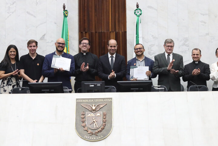 Assembleia Legislativa do Paraná homenageia os 25 anos da Comunidade Shalom em Curitiba