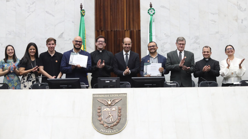 Assembleia Legislativa do Paraná homenageia os 25 anos da Comunidade Shalom em Curitiba
