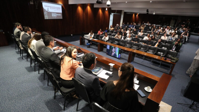 Assembleia Legislativa do Paraná Impulsiona o Debate sobre Direito Parlamentar com Lançamento de Obras Inéditas